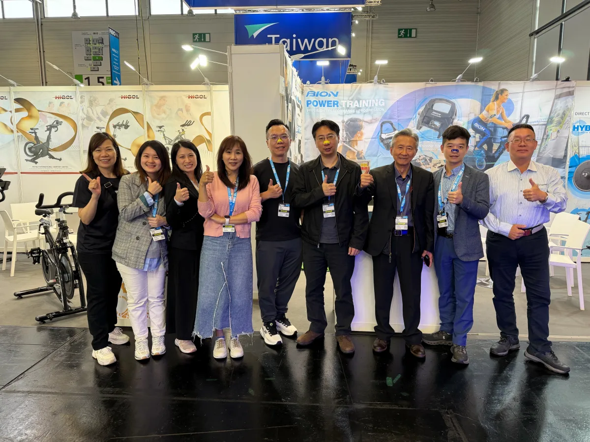 FIBO 體育博覽會與台灣體育用品公會理事長、會員廠商合影